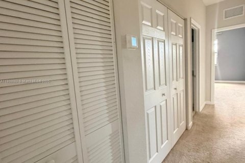 Condominio en alquiler en Miami, Florida, 4 dormitorios, 168.62 m2 № 2013668 - foto 20