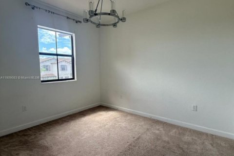 Condominio en alquiler en Miami, Florida, 4 dormitorios, 168.62 m2 № 2013668 - foto 22