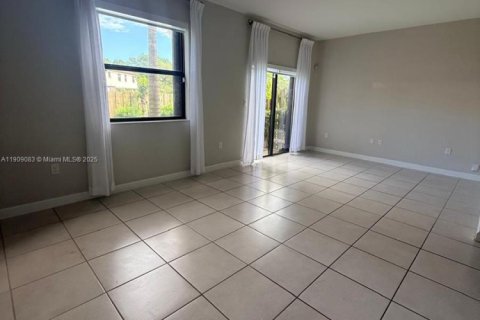 Condominio en alquiler en Miami, Florida, 4 dormitorios, 168.62 m2 № 2013668 - foto 8
