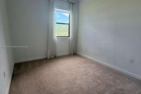 Condominio en alquiler en Miami, Florida, 4 dormitorios, 168.62 m2 № 2013668 - foto 15