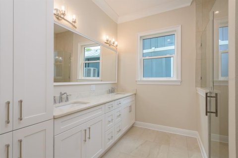 House in Tarpon Springs, Florida 4 bedrooms, 244.7 sq.m. № 1914256 - photo 28