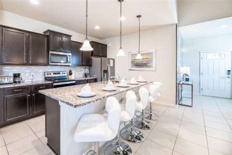 Villa ou maison à vendre à Kissimmee, Floride: 7 chambres, 307.88 m2 № 1844922 - photo 4