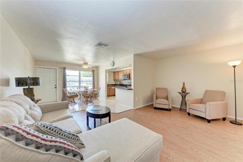 Condo in Sarasota, Florida, 1 bedroom  № 1876052 - photo 9