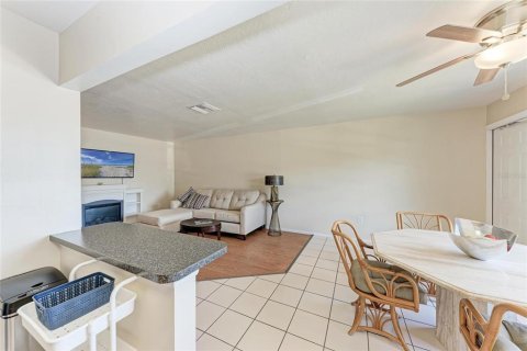 Condo in Sarasota, Florida, 1 bedroom  № 1876052 - photo 14