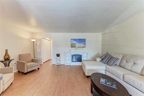 Condo in Sarasota, Florida, 1 bedroom  № 1876052 - photo 7