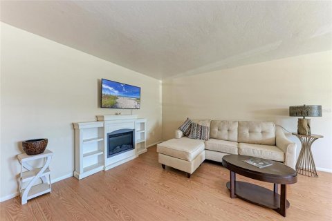 Condo in Sarasota, Florida, 1 bedroom  № 1876052 - photo 11