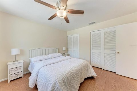 Condo in Sarasota, Florida, 1 bedroom  № 1876052 - photo 21