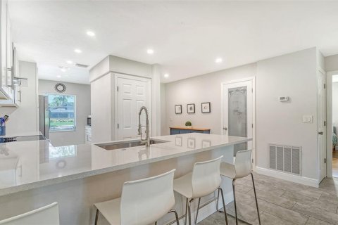 Casa en alquiler en Sarasota, Florida, 2 dormitorios, 103.86 m2 № 1838508 - foto 7