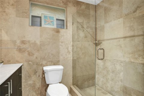 House in North Miami, Florida 4 bedrooms, 188.41 sq.m. № 1754381 - photo 25