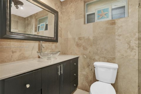 House in North Miami, Florida 4 bedrooms, 188.41 sq.m. № 1754381 - photo 26