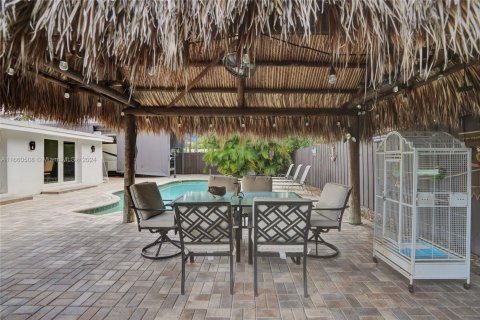 House in North Miami, Florida 4 bedrooms, 188.41 sq.m. № 1754381 - photo 6