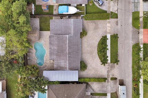 House in North Miami, Florida 4 bedrooms, 188.41 sq.m. № 1754381 - photo 5