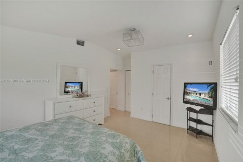 House in North Miami, Florida 4 bedrooms, 188.41 sq.m. № 1754381 - photo 23