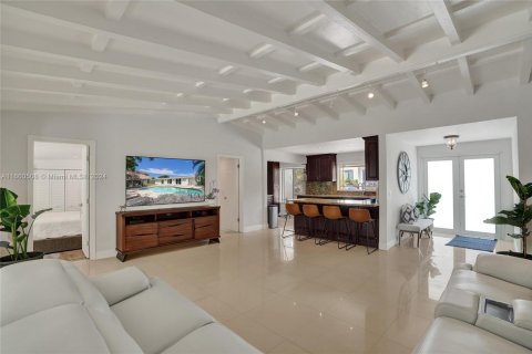 House in North Miami, Florida 4 bedrooms, 188.41 sq.m. № 1754381 - photo 9