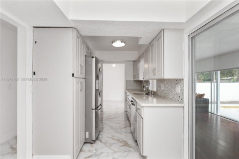 Купить виллу или дом в Тамарак, Флорида 3 спальни, 196.12м2, № 2048075 - фото 4