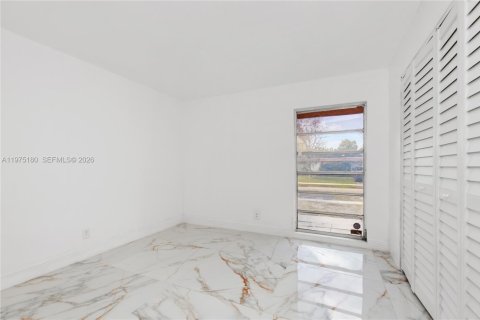 Купить виллу или дом в Тамарак, Флорида 3 спальни, 196.12м2, № 2048075 - фото 27