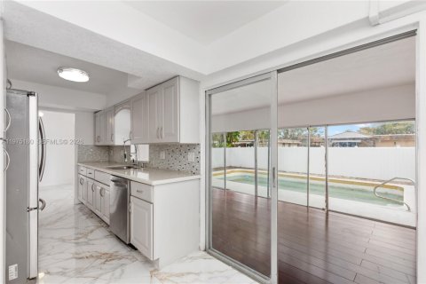 Купить виллу или дом в Тамарак, Флорида 3 спальни, 196.12м2, № 2048075 - фото 5