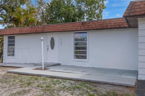 Купить виллу или дом в Тамарак, Флорида 3 спальни, 196.12м2, № 2048075 - фото 10