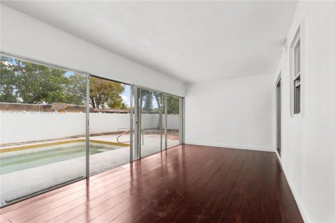 Купить виллу или дом в Тамарак, Флорида 3 спальни, 196.12м2, № 2048075 - фото 19