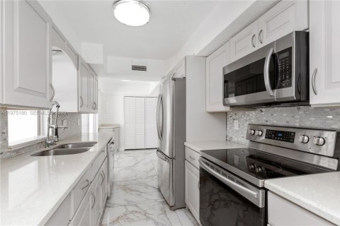 Дом в Тамарак, Флорида 3 спальни, 196.12м2 № 2048075