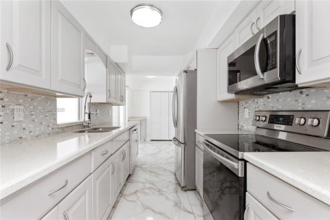 Купить виллу или дом в Тамарак, Флорида 3 спальни, 196.12м2, № 2048075 - фото 2