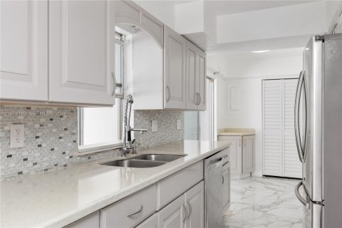 Купить виллу или дом в Тамарак, Флорида 3 спальни, 196.12м2, № 2048075 - фото 6