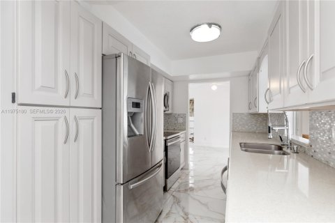 Купить виллу или дом в Тамарак, Флорида 3 спальни, 196.12м2, № 2048075 - фото 7