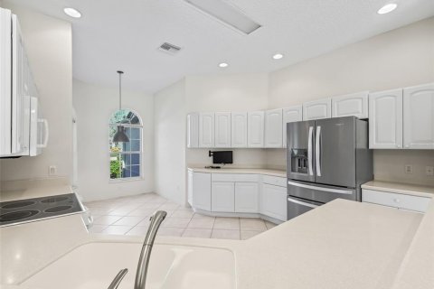 House in The Villages, Florida 3 bedrooms, 217.39 sq.m. № 1883435 - photo 16