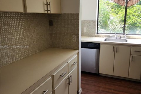 Apartment in Lauderhill, Florida 3 bedrooms, 95.88 sq.m. № 2065076 - photo 6