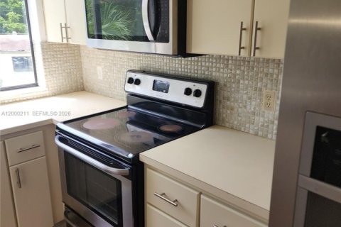 Apartment in Lauderhill, Florida 3 bedrooms, 95.88 sq.m. № 2065076 - photo 4