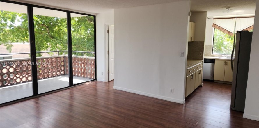 Apartment in Lauderhill, Florida 3 bedrooms, 95.88 sq.m. № 2065076