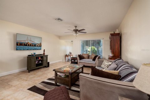 Casa en venta en Saint Petersburg, Florida, 3 dormitorios, 133.04 m2 № 1632365 - foto 11
