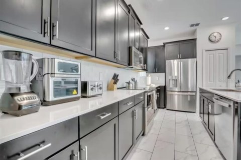 Casa en venta en Davenport, Florida, 5 dormitorios, 286.23 m2 № 2381074 - foto 6