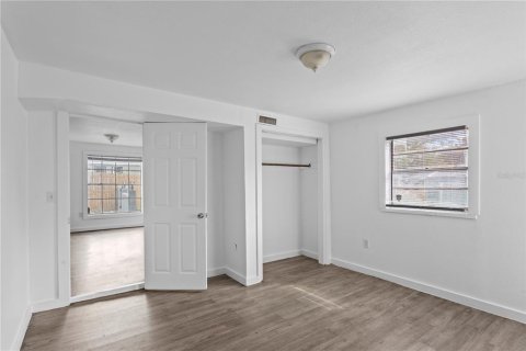 Propiedad comercial en venta en Tampa, Florida, 6 dormitorios, 173.17 m2 № 2092837 - foto 5