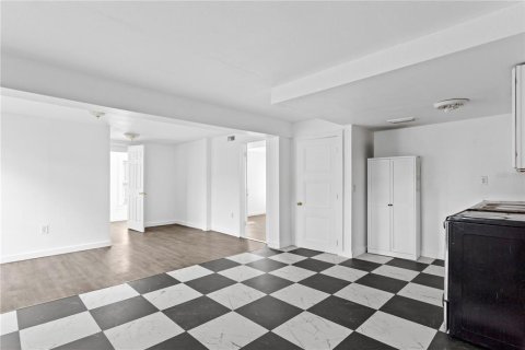 Propiedad comercial en venta en Tampa, Florida, 6 dormitorios, 173.17 m2 № 2092837 - foto 2