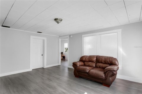 Propiedad comercial en venta en Tampa, Florida, 6 dormitorios, 173.17 m2 № 2092837 - foto 8