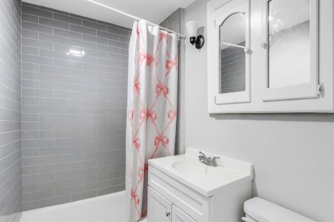 Propiedad comercial en venta en Tampa, Florida, 6 dormitorios, 173.17 m2 № 2092837 - foto 7