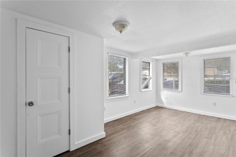Propiedad comercial en venta en Tampa, Florida, 6 dormitorios, 173.17 m2 № 2092837 - foto 4