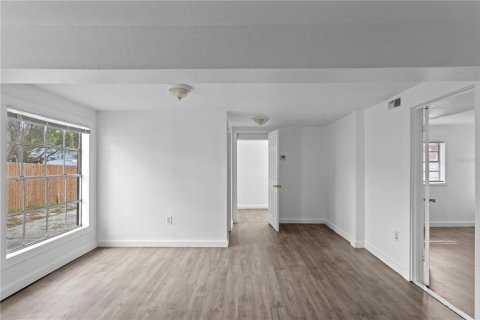 Propiedad comercial en venta en Tampa, Florida, 6 dormitorios, 173.17 m2 № 2092837 - foto 3