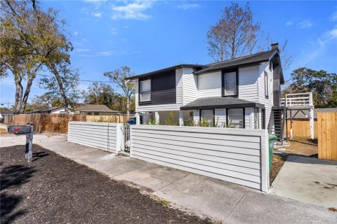 Immobilier commercial à Tampa, Floride 6 chambres, 173.17 m2 № 2092837