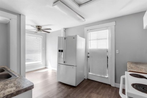 Propiedad comercial en venta en Tampa, Florida, 6 dormitorios, 173.17 m2 № 2092837 - foto 9
