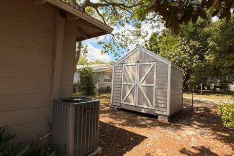 House in Eagle Lake, Florida 2 bedrooms, 99.96 sq.m. № 2212477 - photo 15