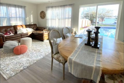 House in Eagle Lake, Florida 2 bedrooms, 99.96 sq.m. № 2212477 - photo 5