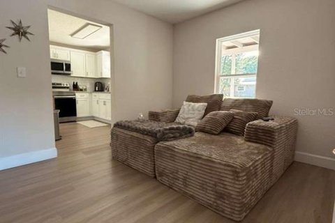 House in Eagle Lake, Florida 2 bedrooms, 99.96 sq.m. № 2212477 - photo 4