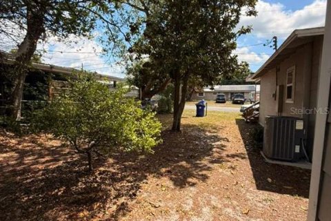House in Eagle Lake, Florida 2 bedrooms, 99.96 sq.m. № 2212477 - photo 14