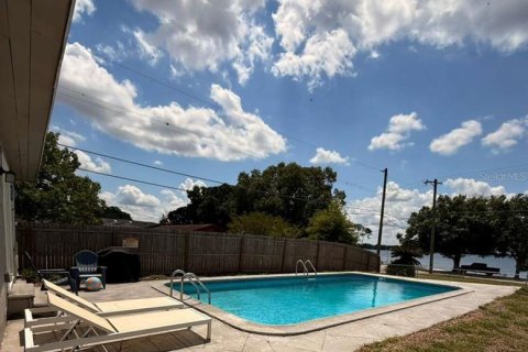 House in Eagle Lake, Florida 2 bedrooms, 99.96 sq.m. № 2212477 - photo 12