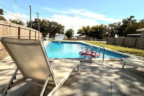 House in Eagle Lake, Florida 2 bedrooms, 99.96 sq.m. № 2212477 - photo 13