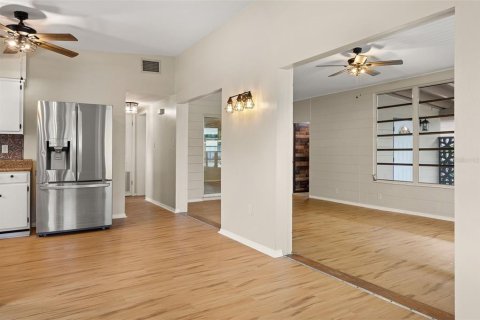 House in Tavares, Florida 3 bedrooms, 115.38 sq.m. № 1249009 - photo 7