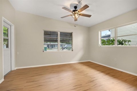 House in Tavares, Florida 3 bedrooms, 115.38 sq.m. № 1249009 - photo 20