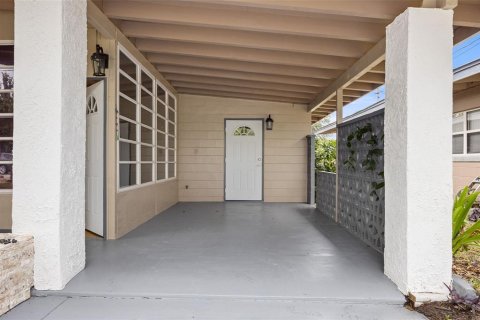 House in Tavares, Florida 3 bedrooms, 115.38 sq.m. № 1249009 - photo 24